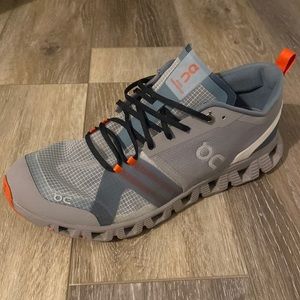 Mens size 9.5 on cloud